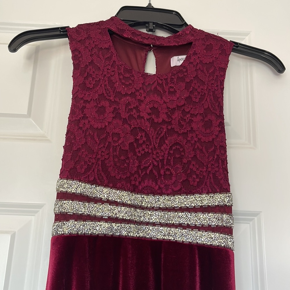 SPEECHLESS KIDS “special occasion” maroon velvet & lace dress w/beads. Size 12.